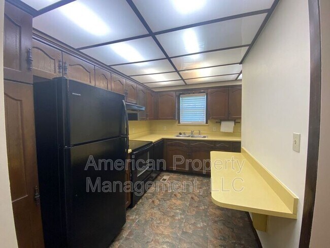 Building Photo - 714 S Marion Ave