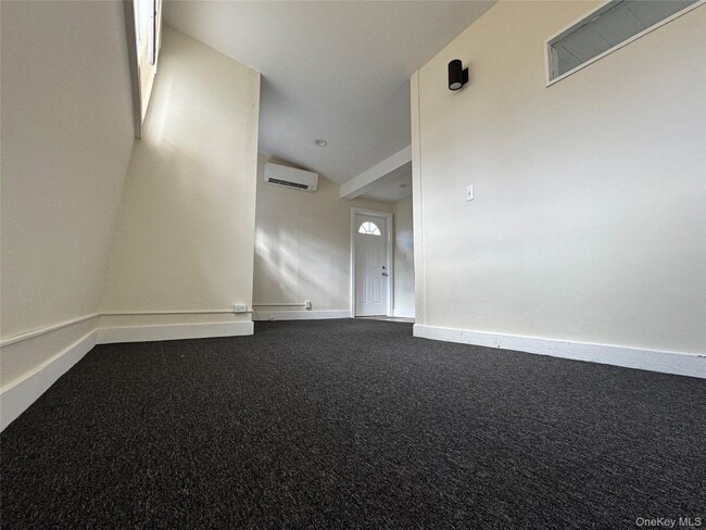 Building Photo - 47 Tinker St