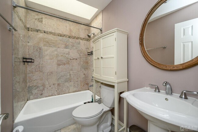 Building Photo - 2902 Madaline Dr