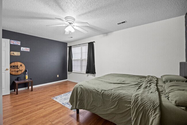 Building Photo - 5013 Thatcher Way