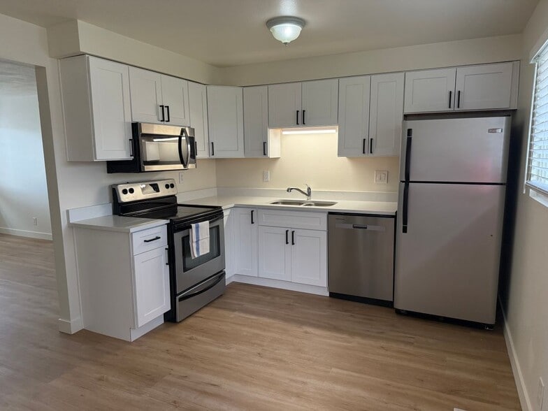 Building Photo - 81 W 300 N