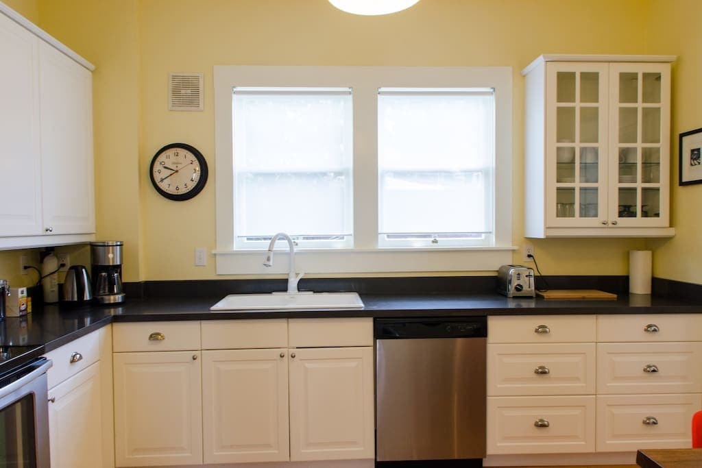 Building Photo - 1523 SE Ankeny St