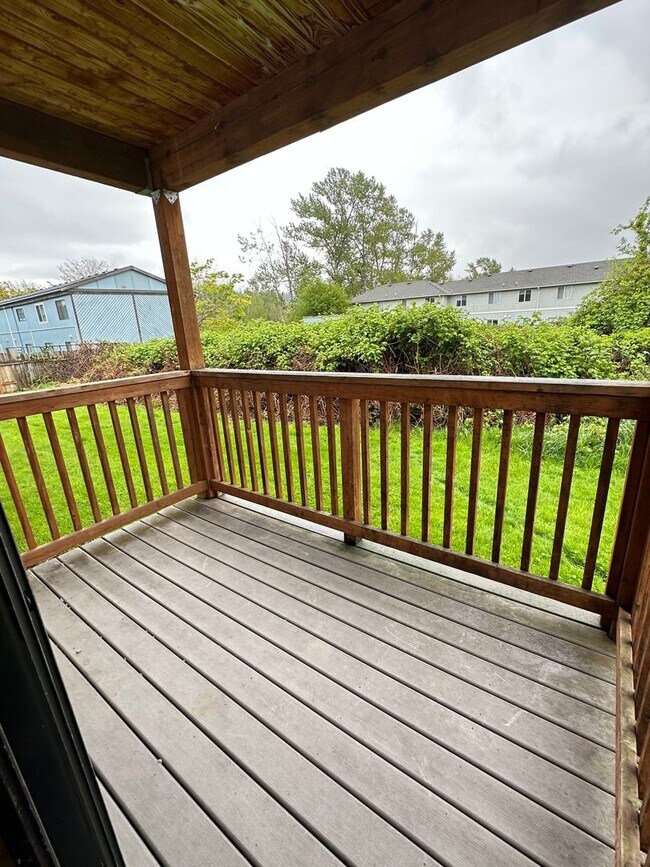 Building Photo - 2 Bed 1 Bath in heart of Bellingham Receive a $250 Amazon gift card upon move in!!