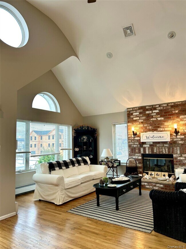 Building Photo - 259 Lincoln Blvd