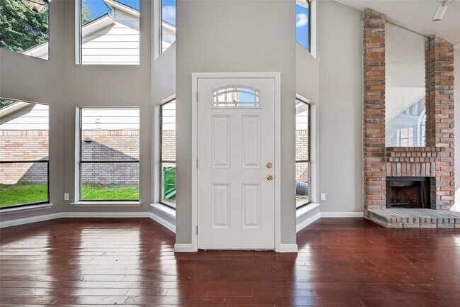 Building Photo - 10707 Staghill Dr