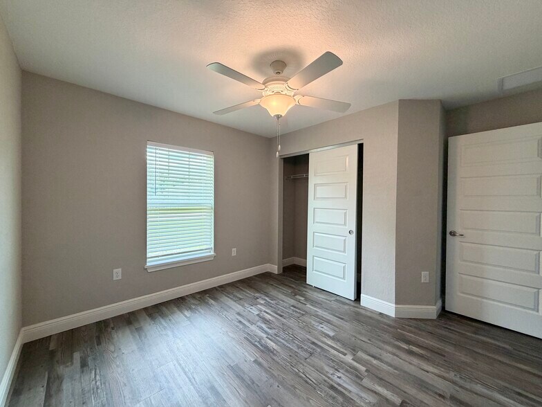 Building Photo - 9 Larch Dr