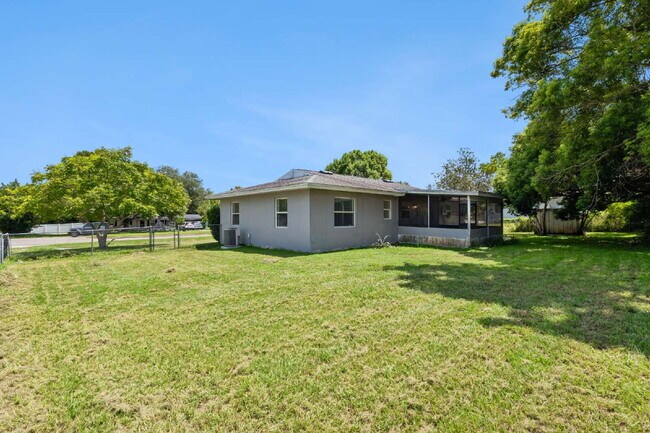 Building Photo - Charming 2-Bed Oasis on Providence Blvd – Cozy Living in Deltona!