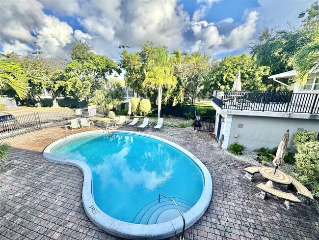 Building Photo - 660 NE 11th Ave