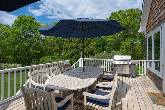 Building Photo - 6 Little Ct