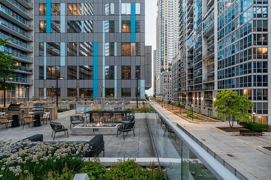 Building Photo - 323 E Wacker Dr