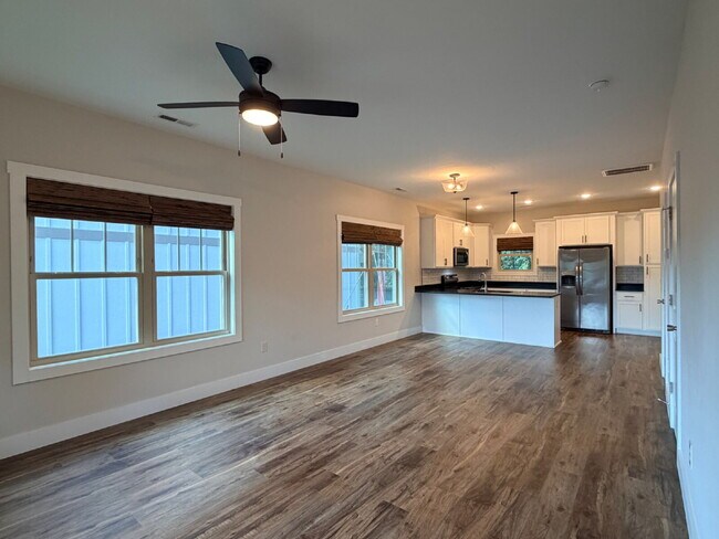 Building Photo - 2 Bed/2.5 Bath Home for Rent in Weaverville, NC
