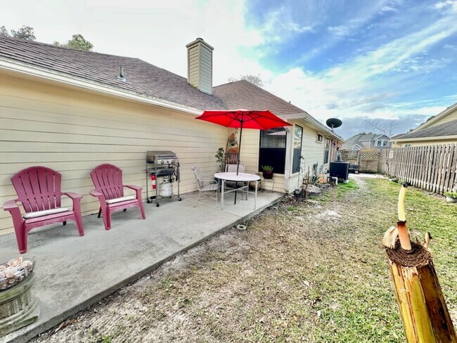 Building Photo - 2012 Mistral Ln E
