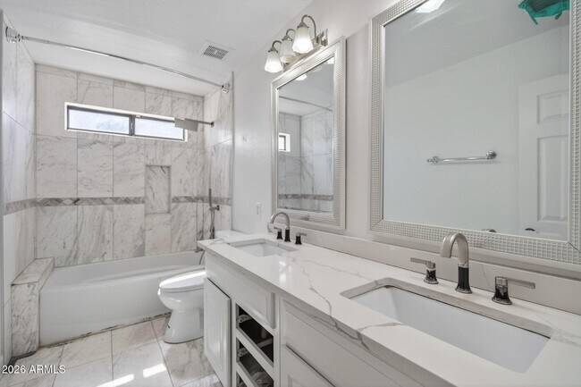 Building Photo - 3241 S Horizon Pl