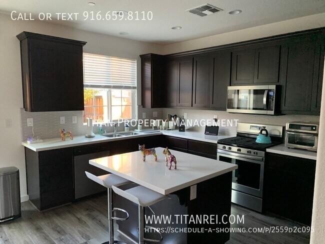 Building Photo - 1033 Oakbriar Cir