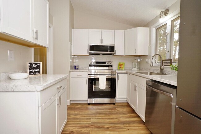 Building Photo - 42 Woodfield St