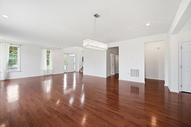 Building Photo - 24267 Purple Finch Dr