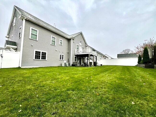 Building Photo - 259 Oakwood Ave