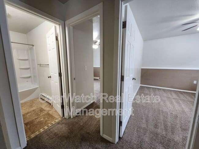 Building Photo - 825 N Park St