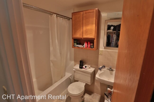 Building Photo - Studio, 1 bath Apartment - 746 W. Main St.