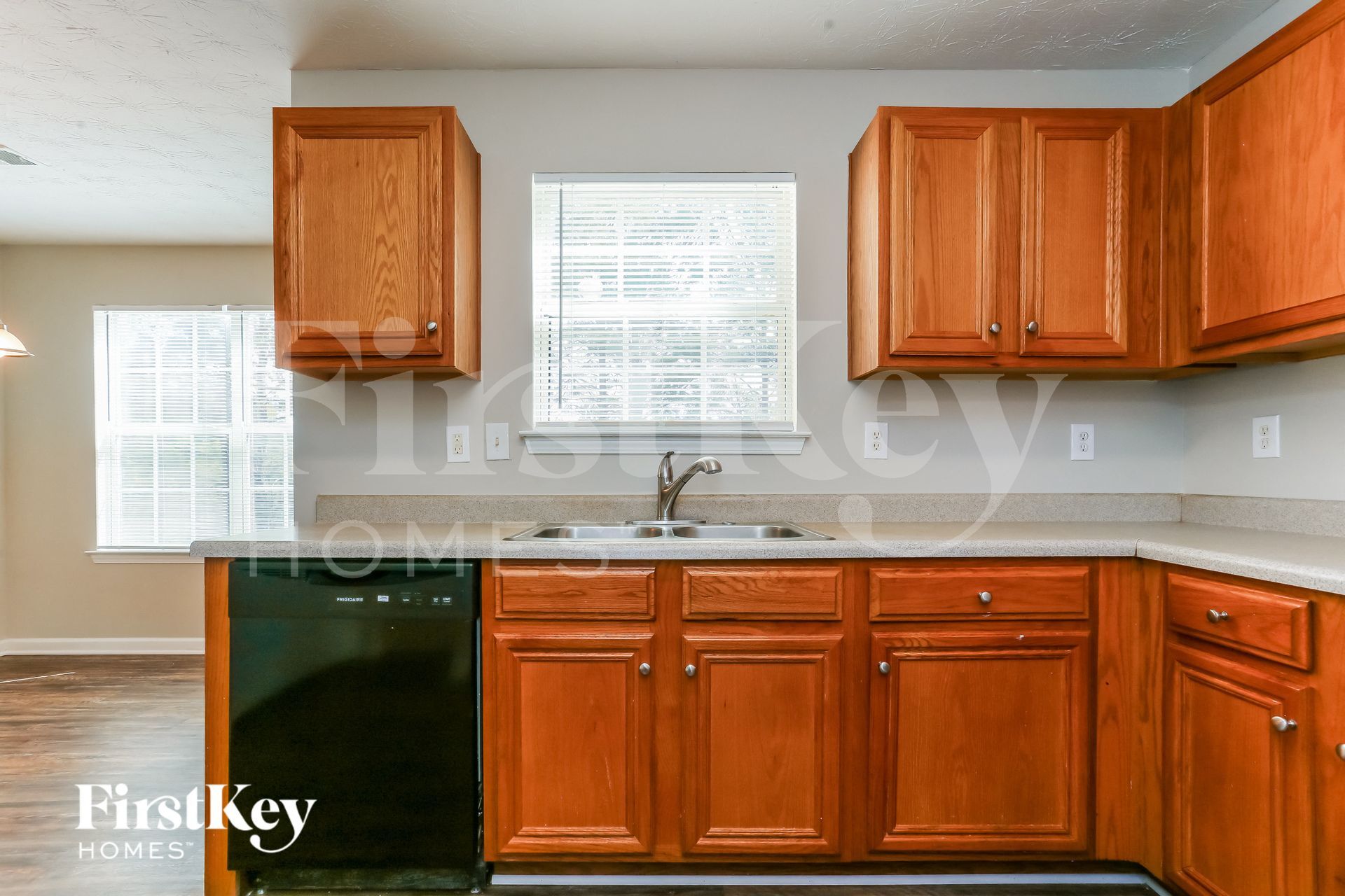 Building Photo - 2692 S Hills