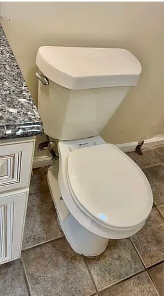 Half bathroom - 705 Vouray Dr