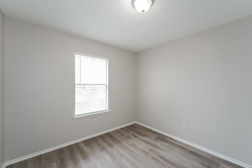 Building Photo - 8906 Belle Glen Dr