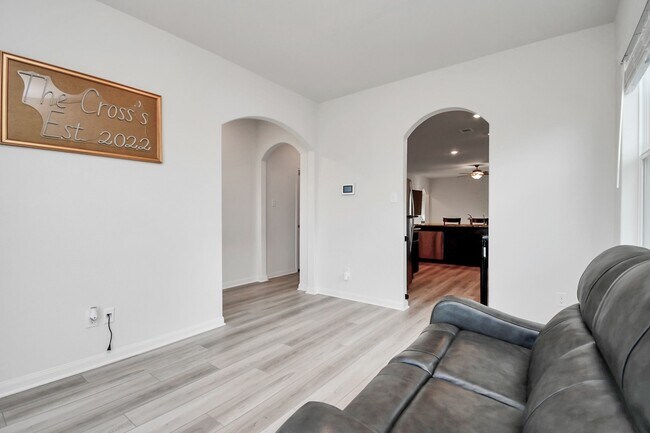 Building Photo - 424 Maple Fawn Dr