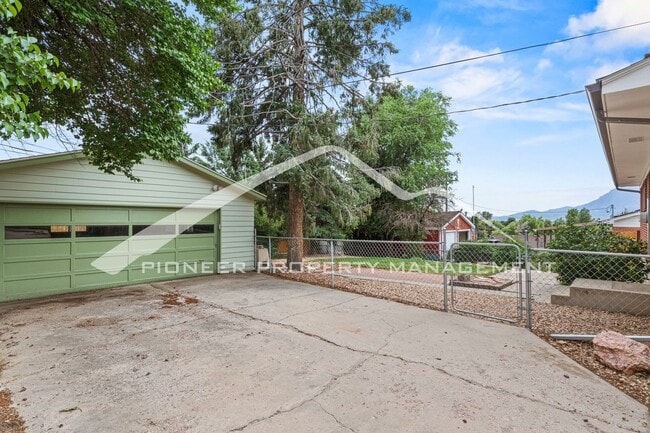 Building Photo - Spacious 4-Bed, 2-Bath Home with Finished ...