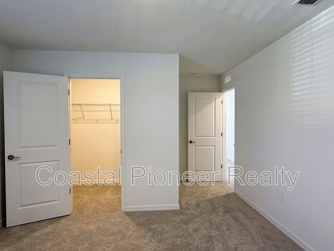 Building Photo - 17614 Pleasantview Blvd