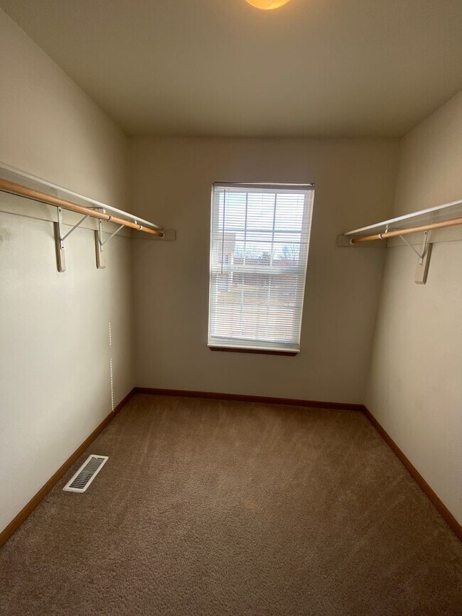 Building Photo - 16785 Huntington Ln