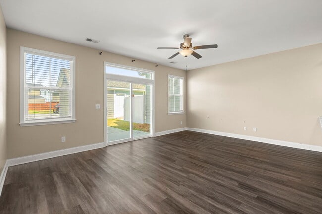 Building Photo - 407 Stoneleigh Ln