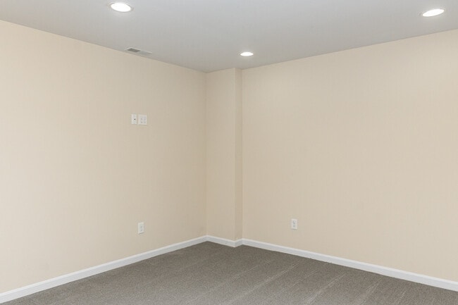 Building Photo - 489 S Arlington Rd