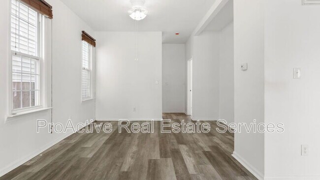 Building Photo - 417 W 30th St