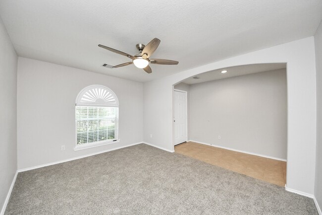 Building Photo - 21823 Wildcroft Dr