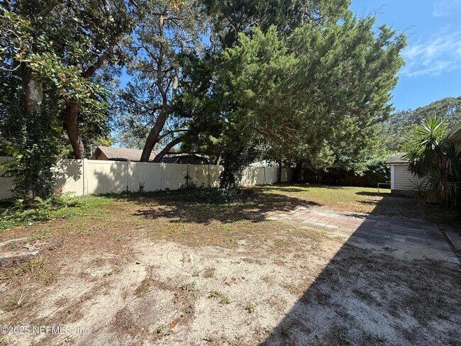 Building Photo - 215 Argonaut Rd