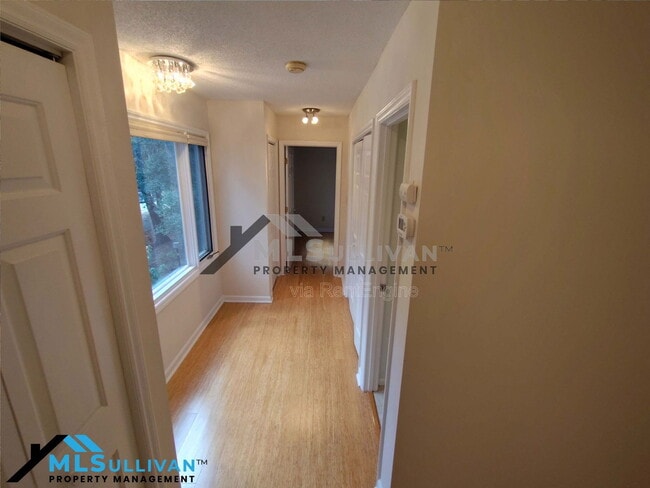 Building Photo - 4930 Pine Cone Dr