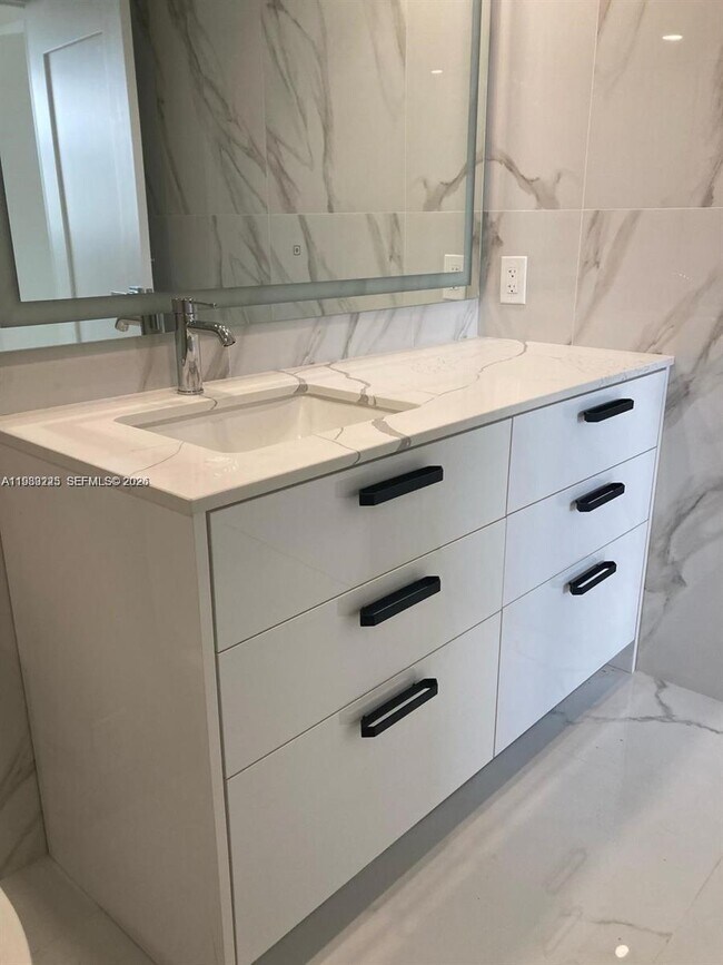 Building Photo - 290 174th St St