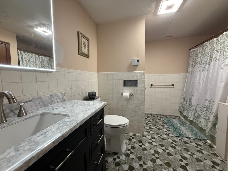 Bath room - 34 Hitching Post Ln