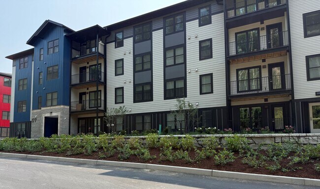 Building Photo - One Bedroom with Den , so many possibilities!