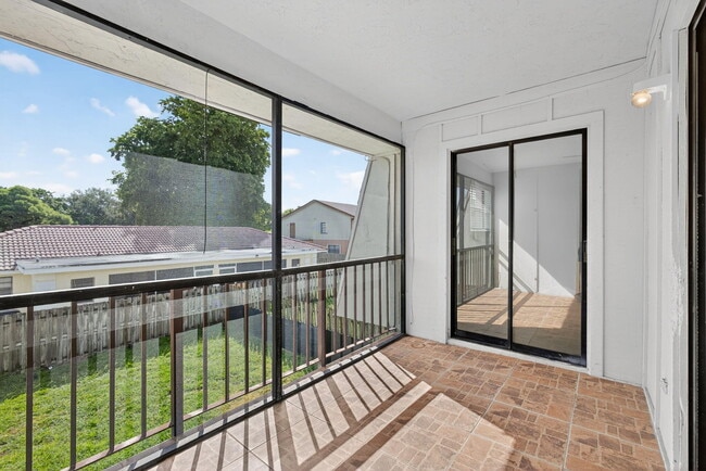 Building Photo - 1580 Montauk Dr