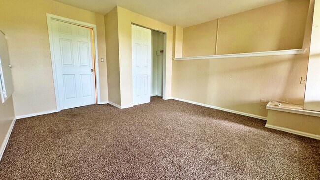 Building Photo - Welcome to this Fantastic 4 Bed 2.5 Bath i...