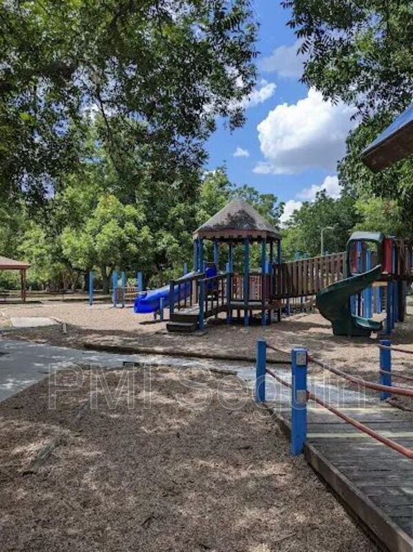 Building Photo - 809 Riviera Ct