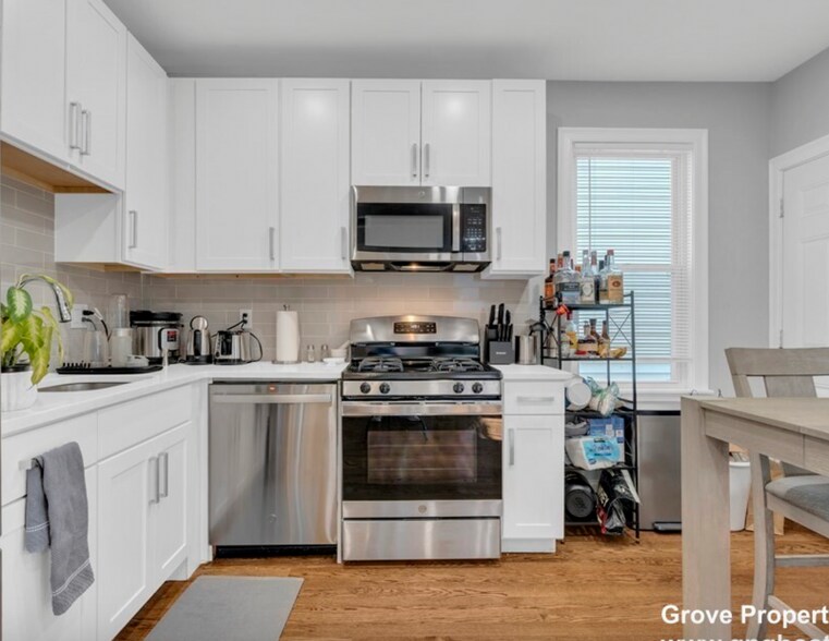 Primary Photo - 70 Harvest St