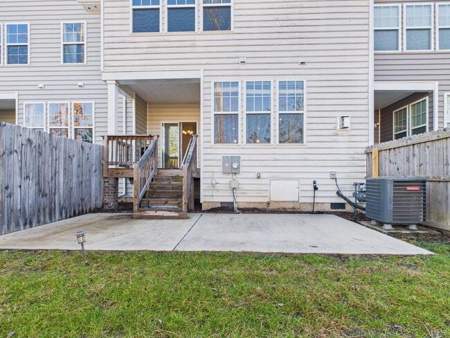 Building Photo - 6600 Wy Pt Dr