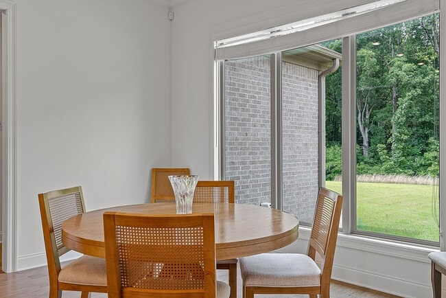 Building Photo - Rare Executive Rental in Desirable South J...