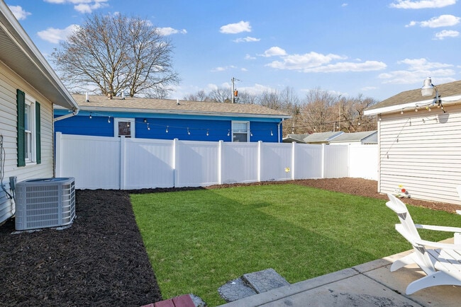 Building Photo - 201 Weller Ave