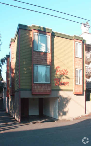 Building Photo - Petite Manor Apartments
