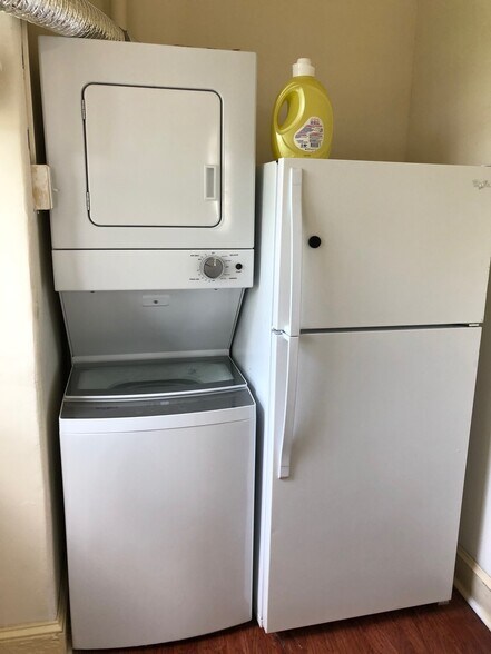 Building Photo - 3827 Walnut St