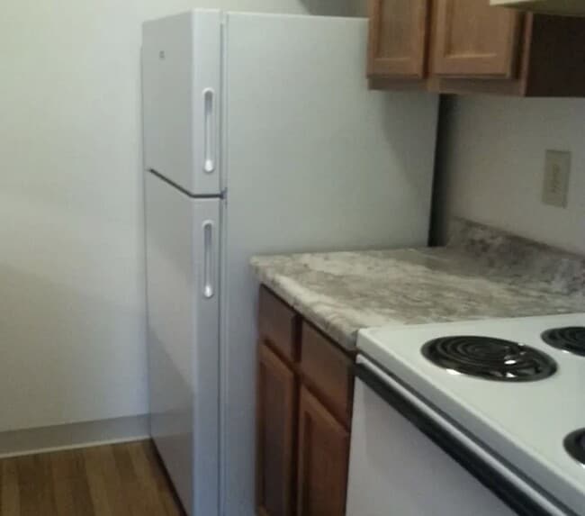 Building Photo - 300 Sand Hill Manor Dr