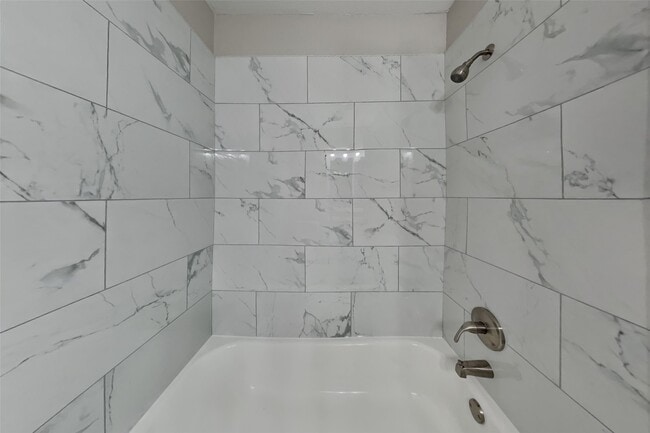 Building Photo - 10723 Forest Leaf Dr